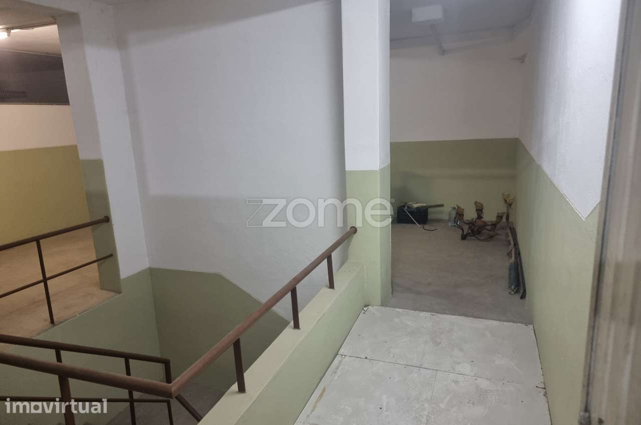 Garagem com area total de 280 m2 - Full image: 3/17