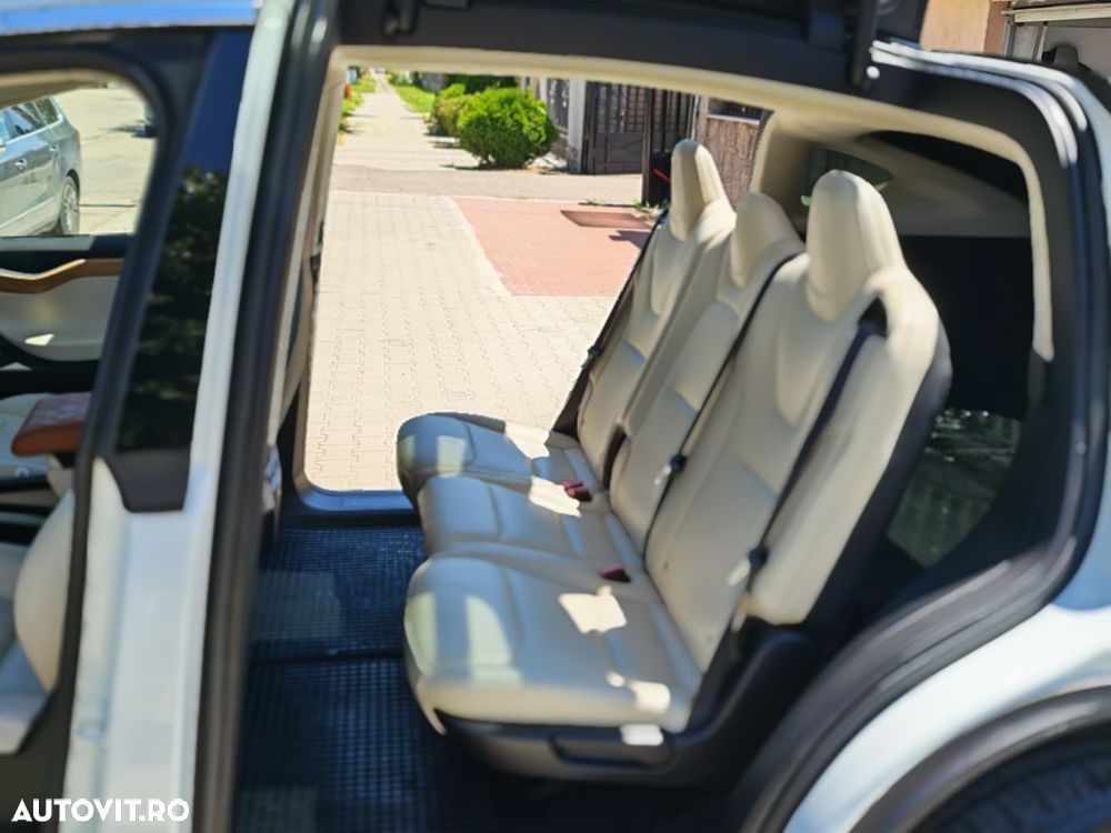 Tesla Model X - 6