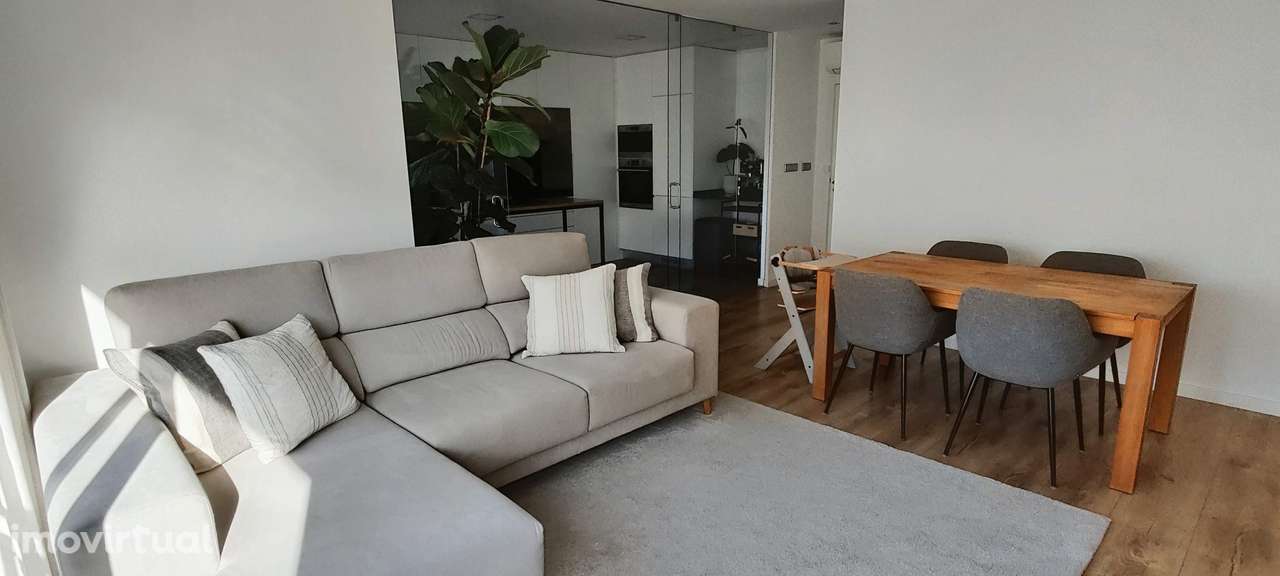Apartamento T2 Semi-Novo na Urbanização Atalaia - Grande imagem: 3/35