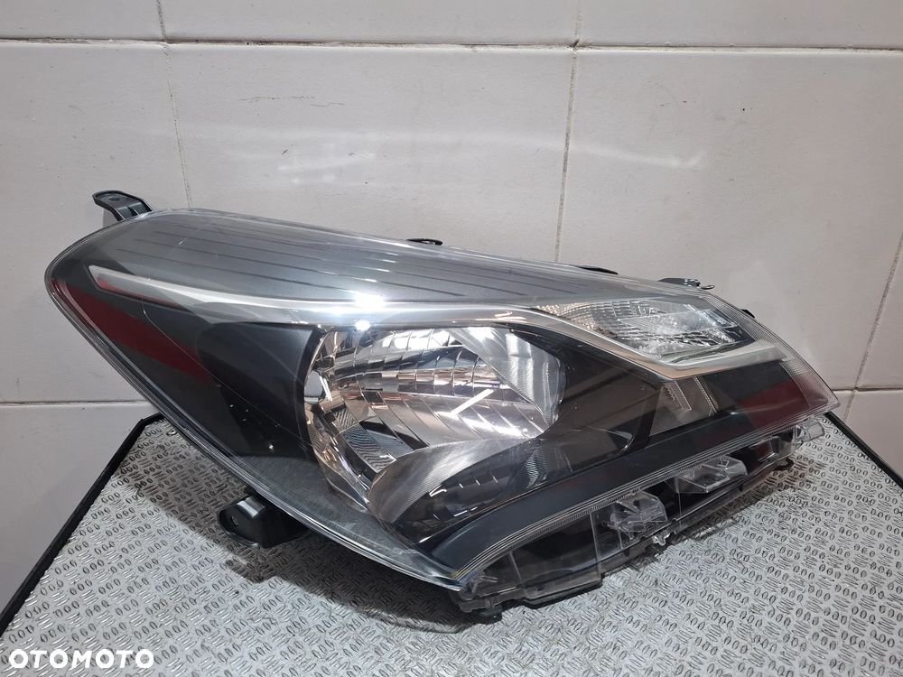 Lampa prawy przód przednia Toyota Yaris III lift 2018 rok - 1