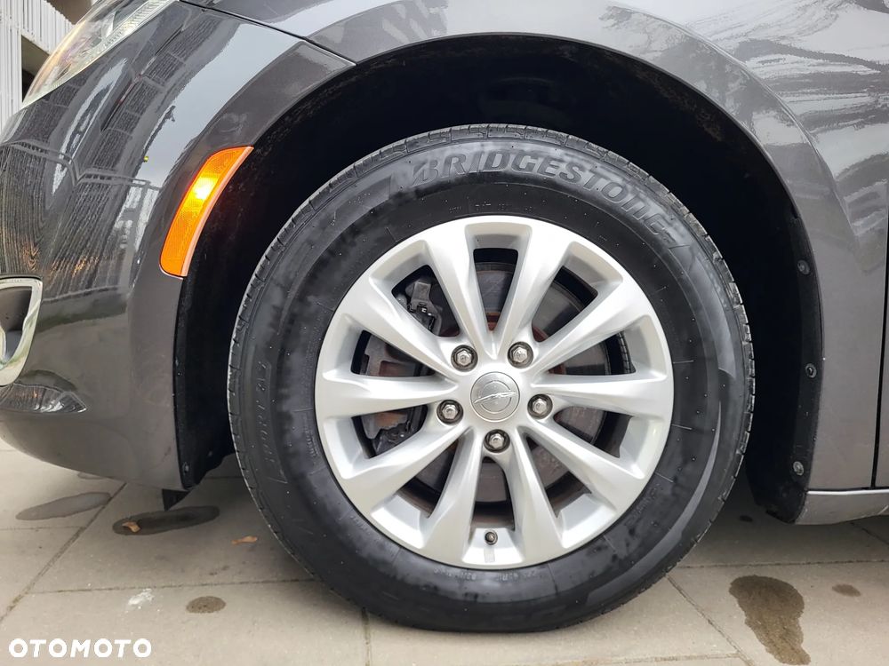 Chrysler Pacifica - 36