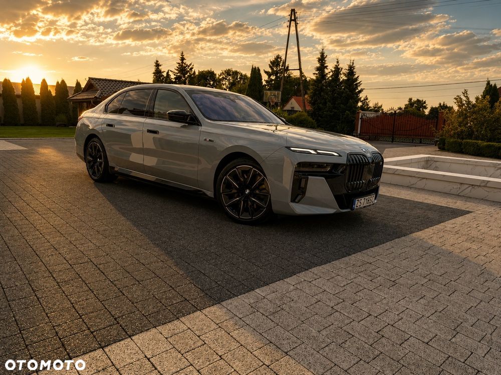 BMW Seria 7 M760e PHEV xDrive Individual Edition sport - 2