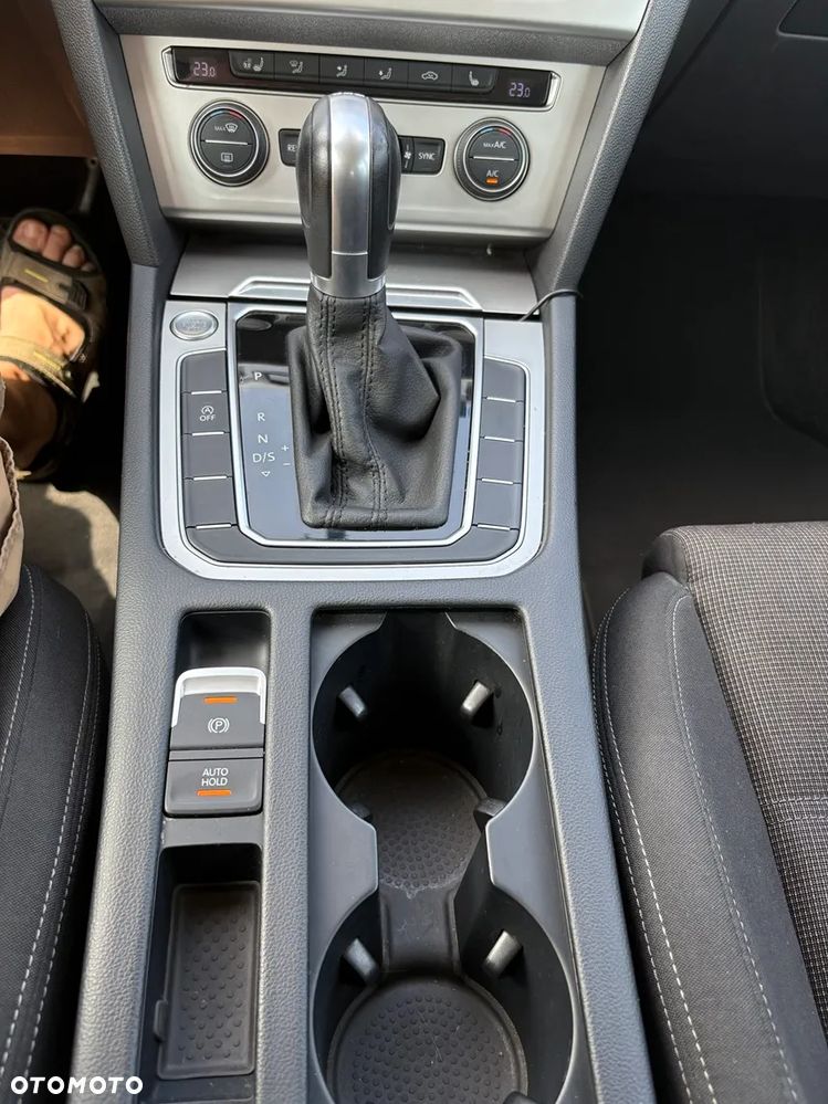 Volkswagen Passat Variant 2.0 TDI SCR DSG Comfortline - 12