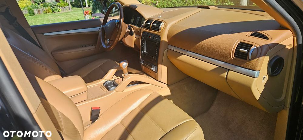 Porsche Cayenne Standard - 4
