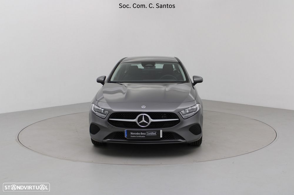 Mercedes-Benz A 250 Limousine e foto 2