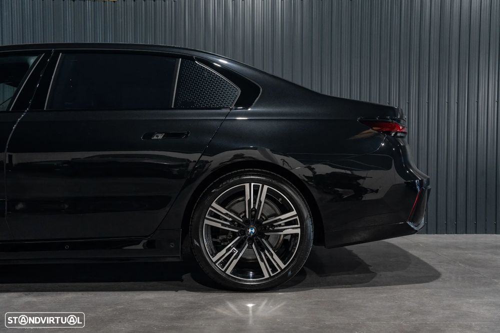 BMW 750 e xDrive - 36