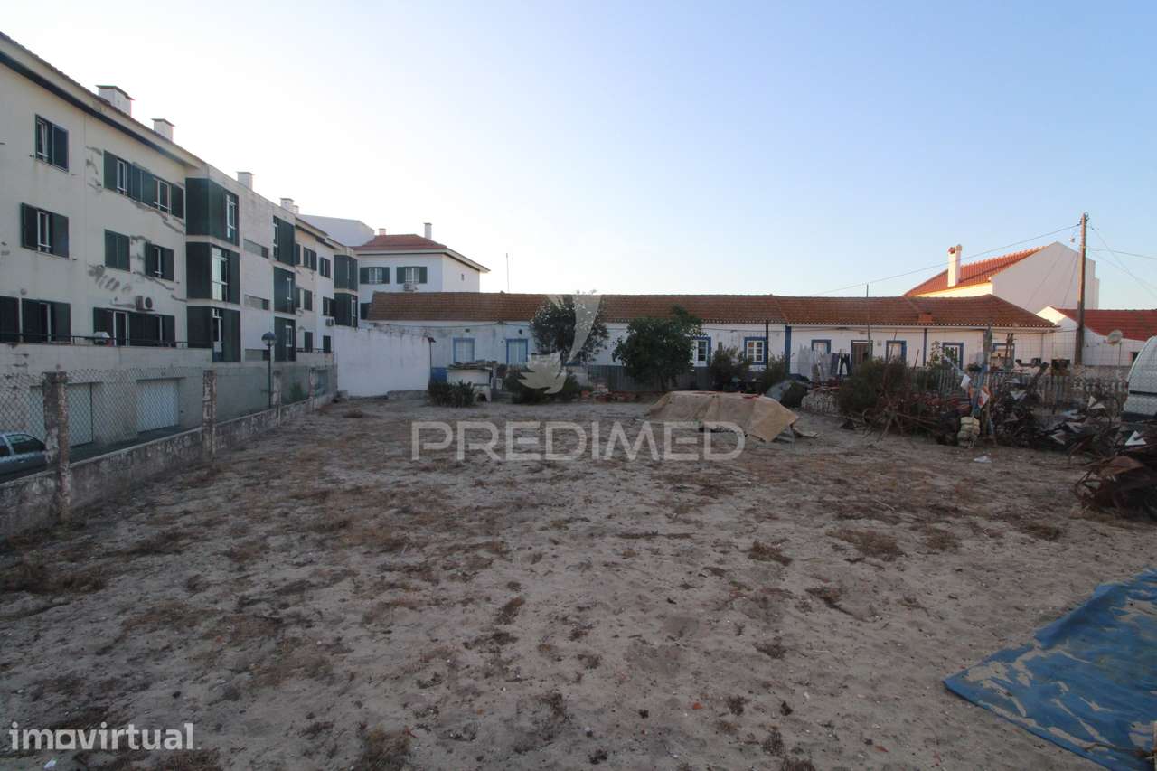 Terreno para construção com casa pequena - Alcochete - Grande imagem: 4/7