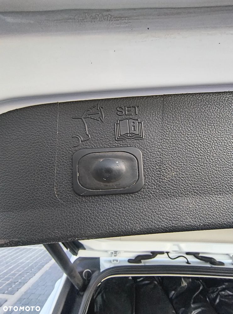 Ford Kuga 2.0 TDCi 4x2 Titanium - 25