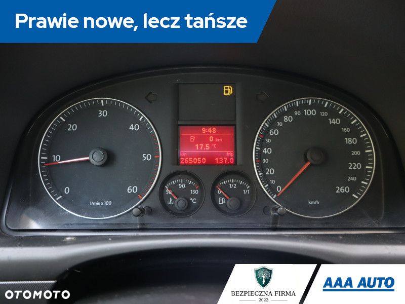 Volkswagen Touran - 12