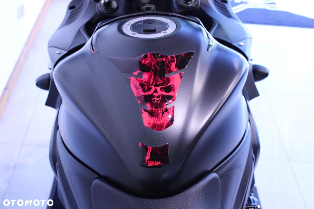 Suzuki GSX - 13