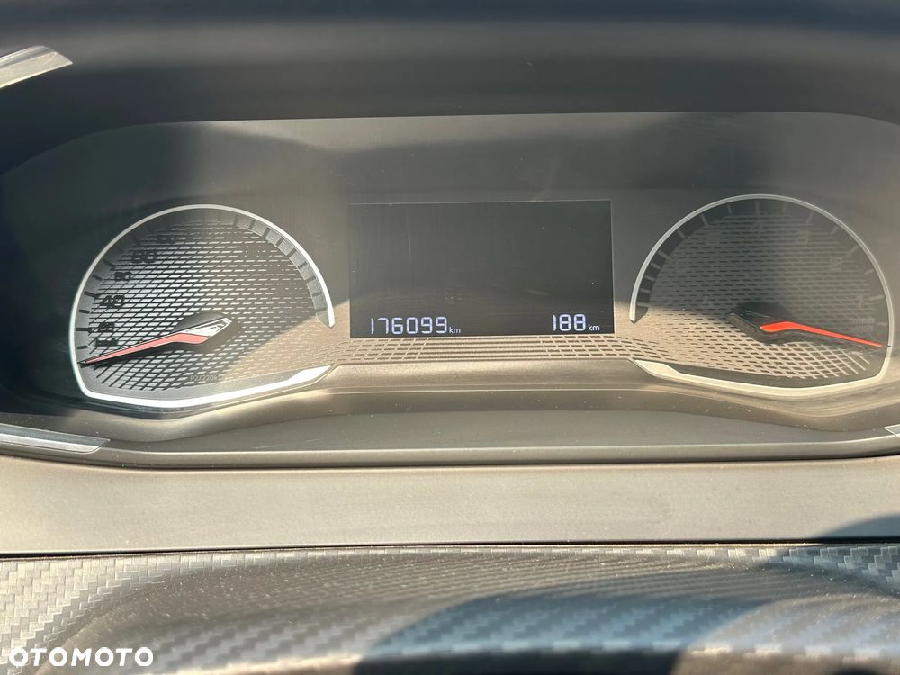 Peugeot 208 - 10