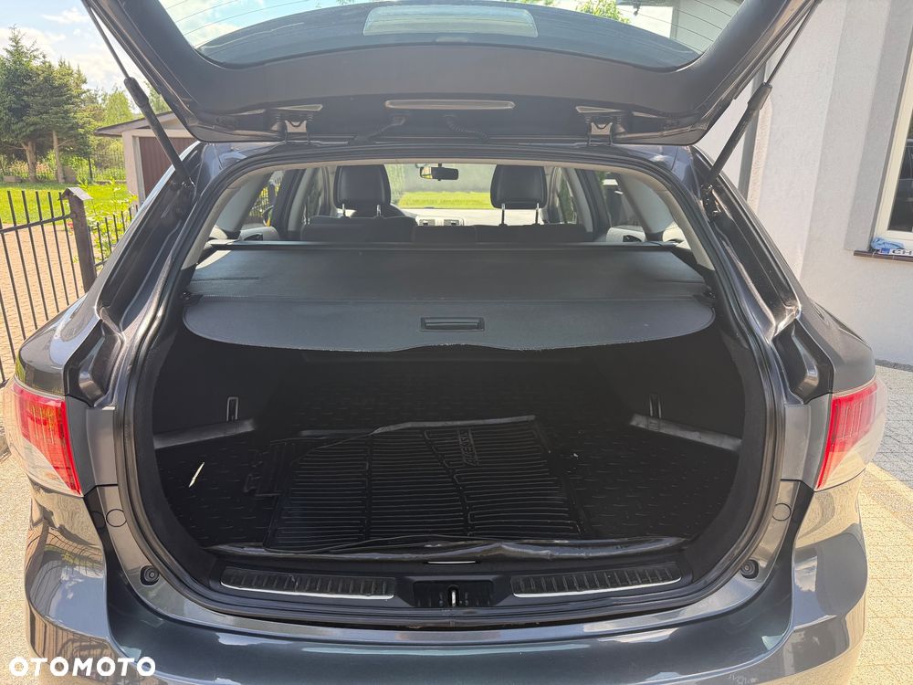Toyota Avensis 1.6 Comfort - 11