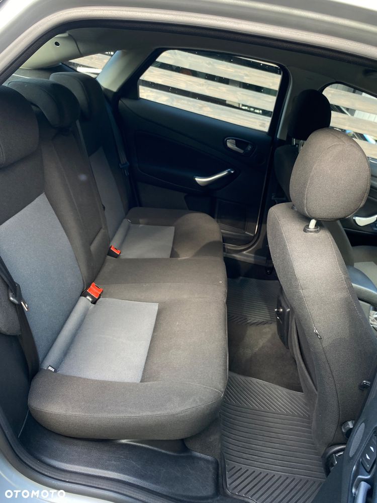 Ford Mondeo 2.0 Ghia - 8