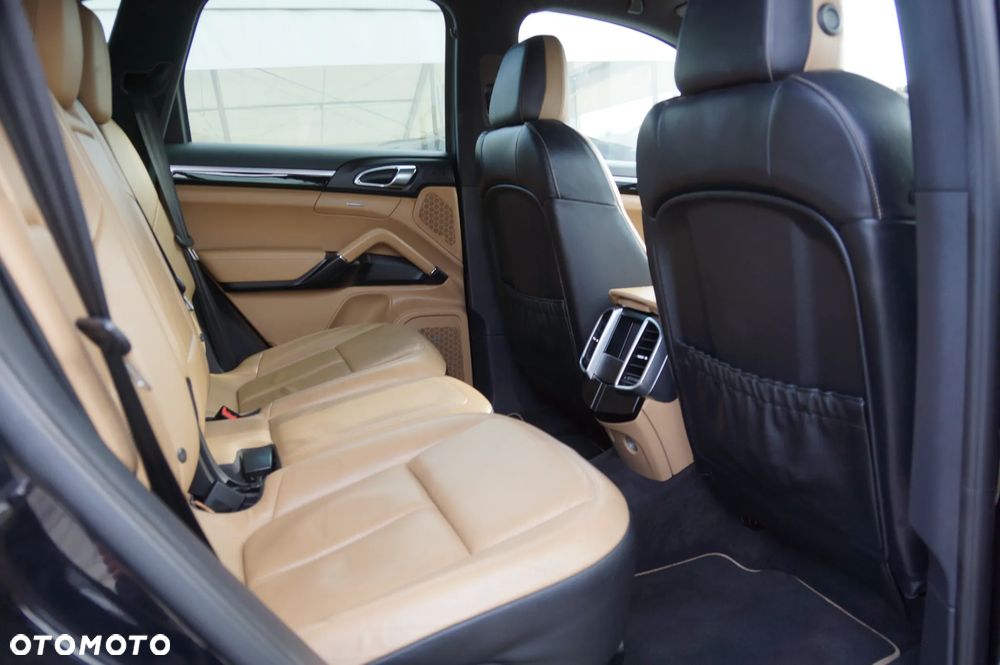 Porsche Cayenne - 32