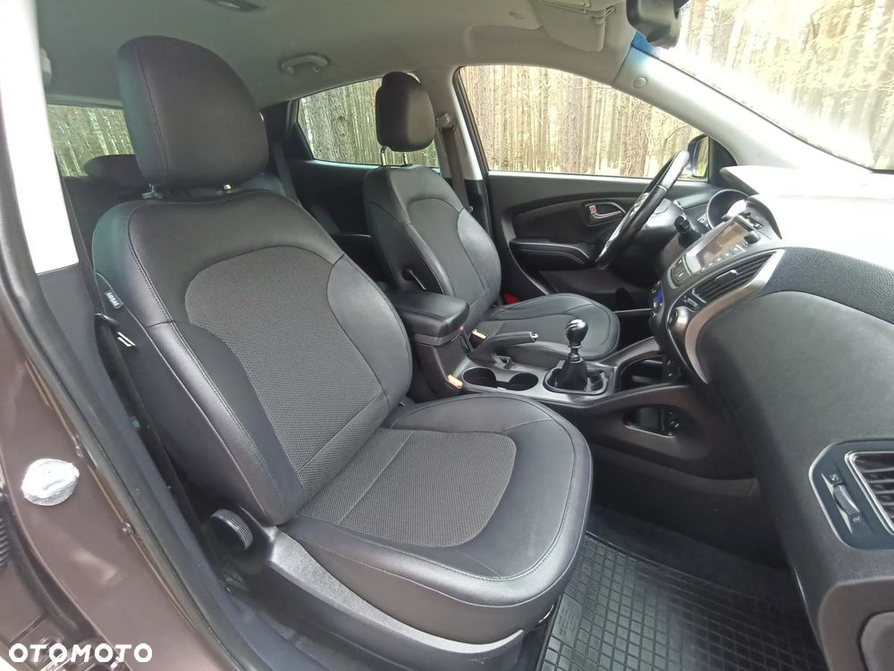Hyundai ix35 1.7 CRDi 2WD blue Finale Gold - 22