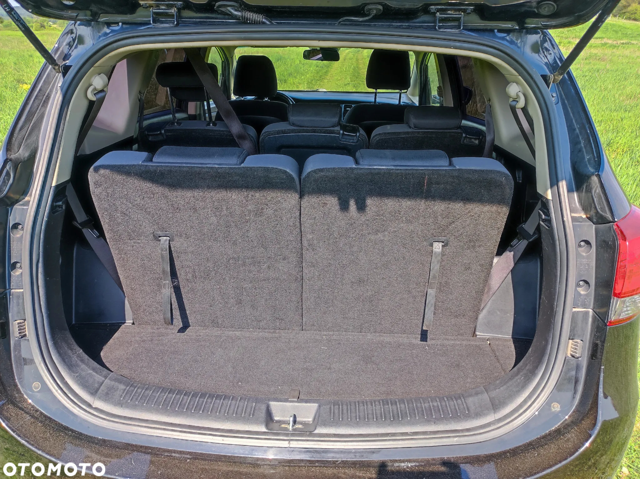 Kia Carens - 14