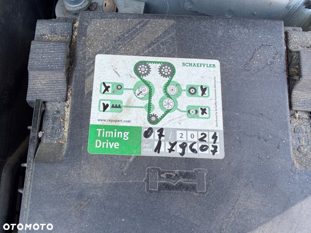 Volkswagen Passat 1.6 Comfortline Family - 11