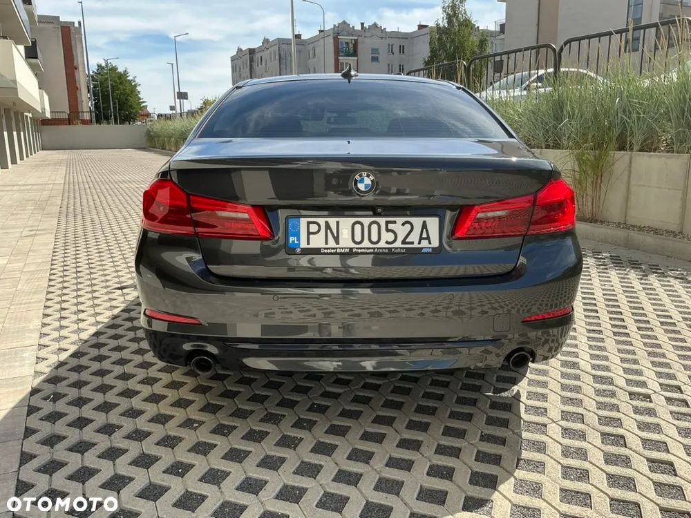 BMW Seria 5 520d Sport Line - 4