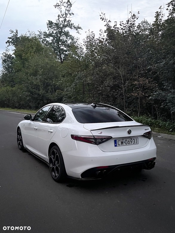 Alfa Romeo Giulia ver-2-0-turbo-16v-at8--q4-ti - 4