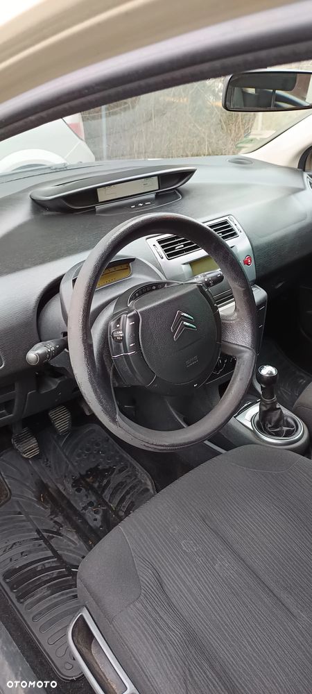 Citroën C4 1.4 16V Style - 5