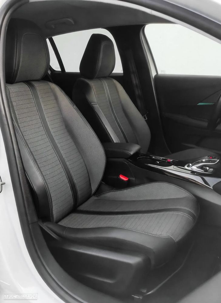 Peugeot e-208 Allure - 22