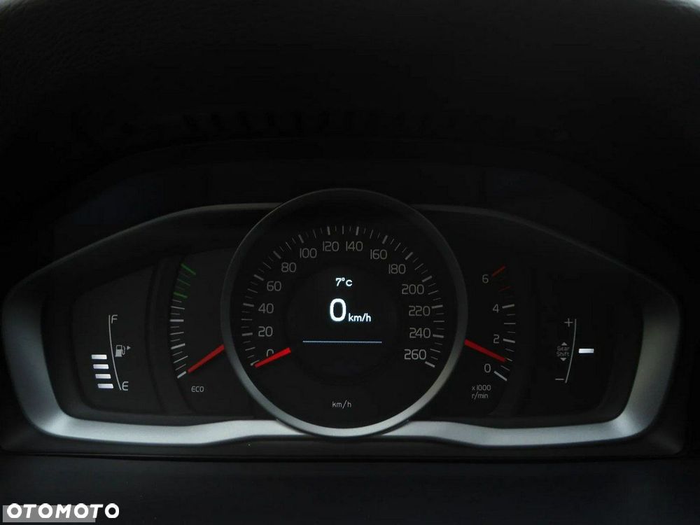 Volvo V60 D2 Momentum - 29