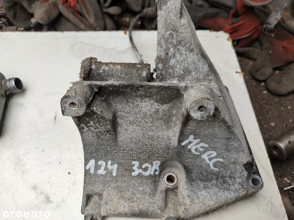 Mercedes 124 w126 3,0E łapa sprężarki klimatyzacji 1264660641 - 1