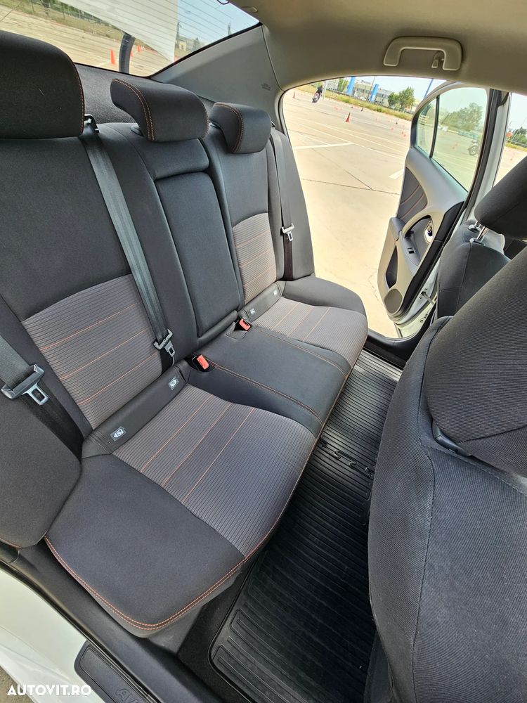 Toyota Avensis 2.0 D-4D Executive Terracotta - 14