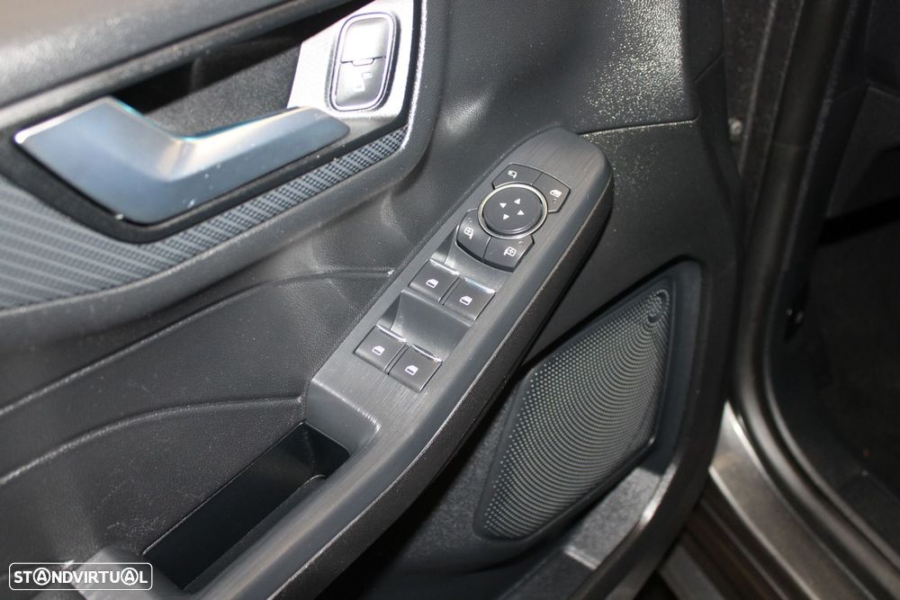 Ford Kuga - 27
