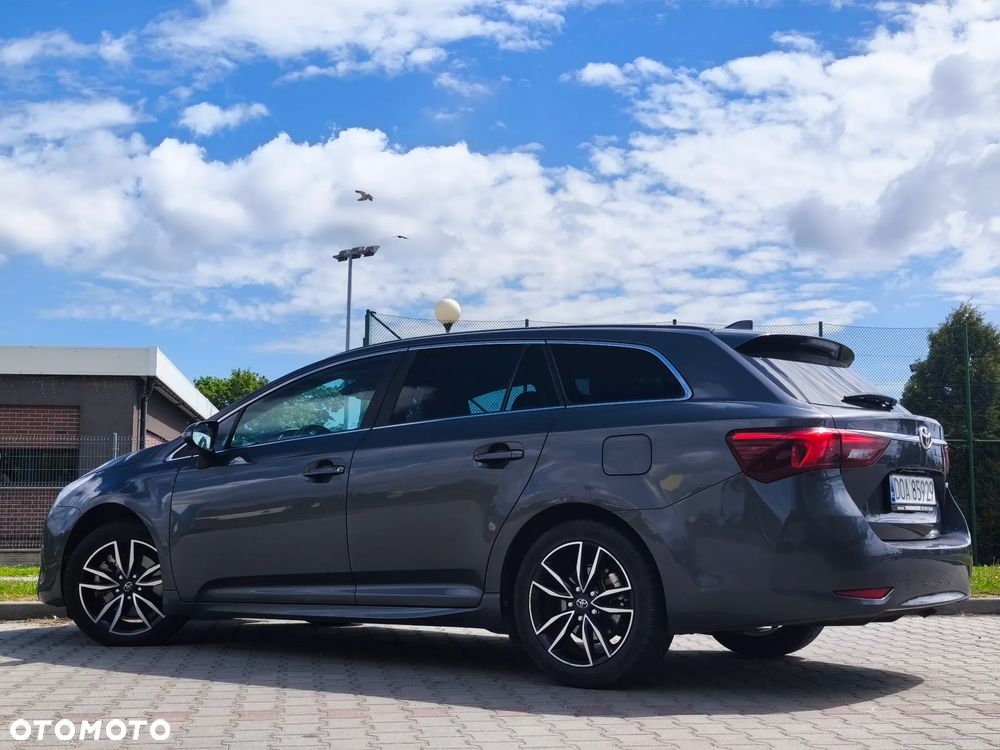 Toyota Avensis Touring Sports 2.0 D-4D Executive - 18