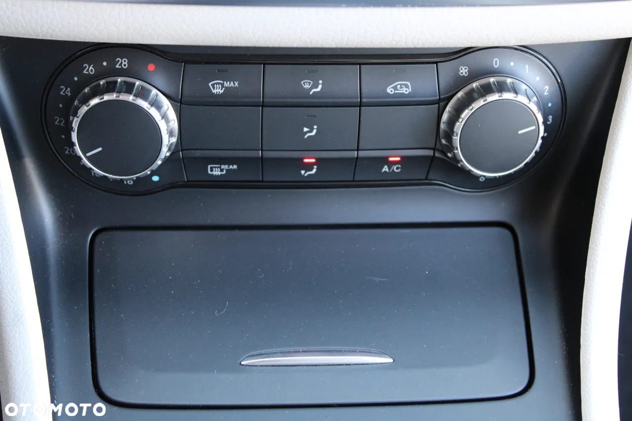 Mercedes-Benz Klasa A 250 4Matic 7G-DCT Urban - 32