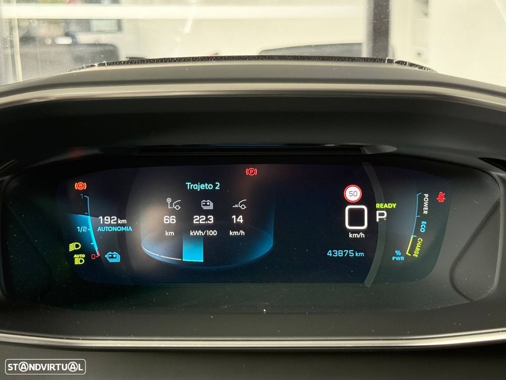 Peugeot e-208 - 42