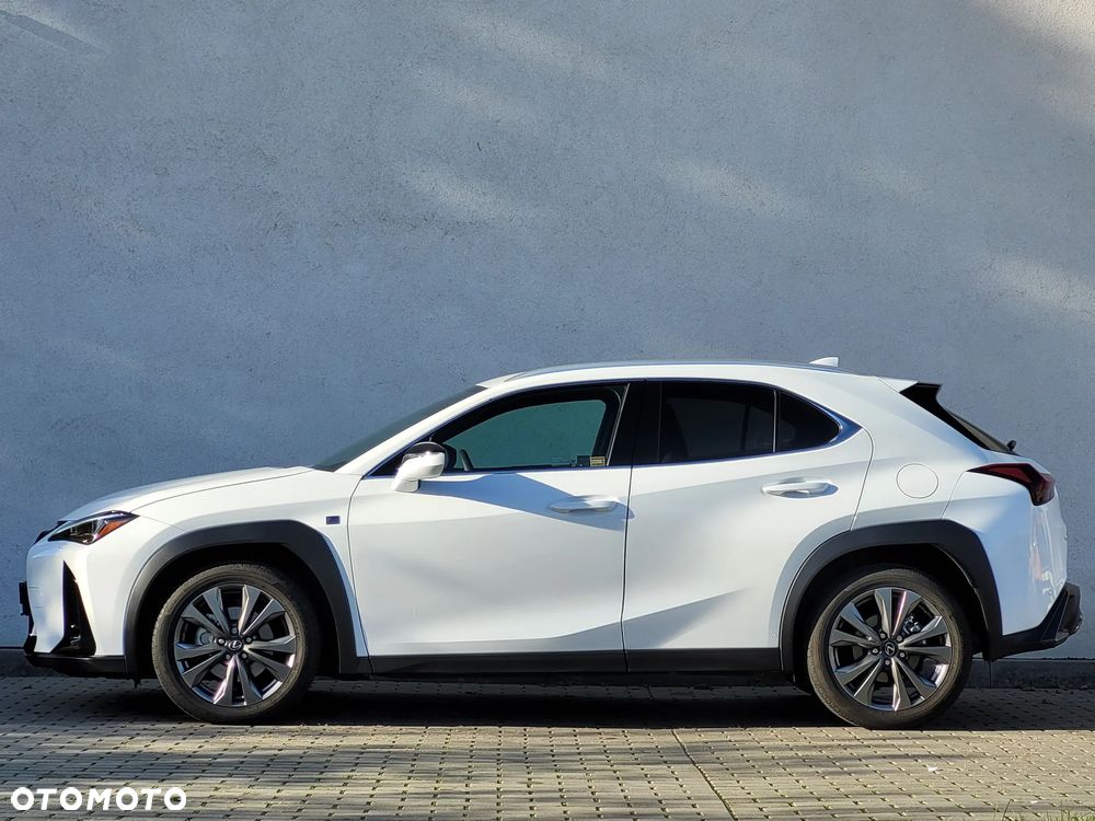 Lexus UX 300h F Sport Design - 8