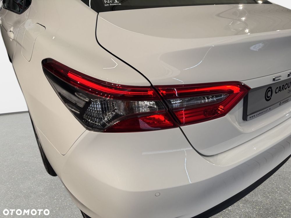 Toyota Camry - 12