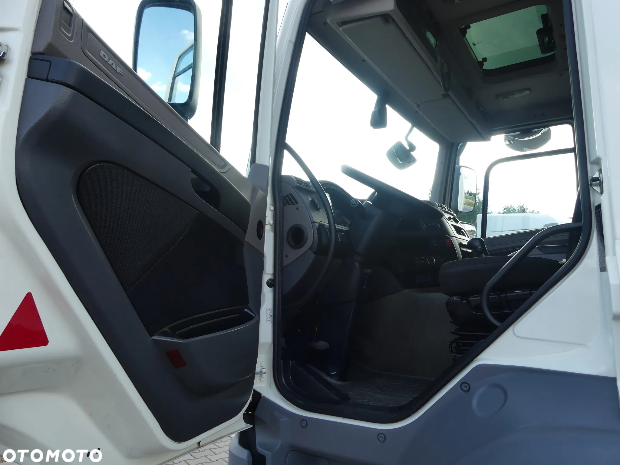 DAF CF 370 / 6x2 / CHŁODNIA 9.50 + WINDA / EURO 6 / - 24