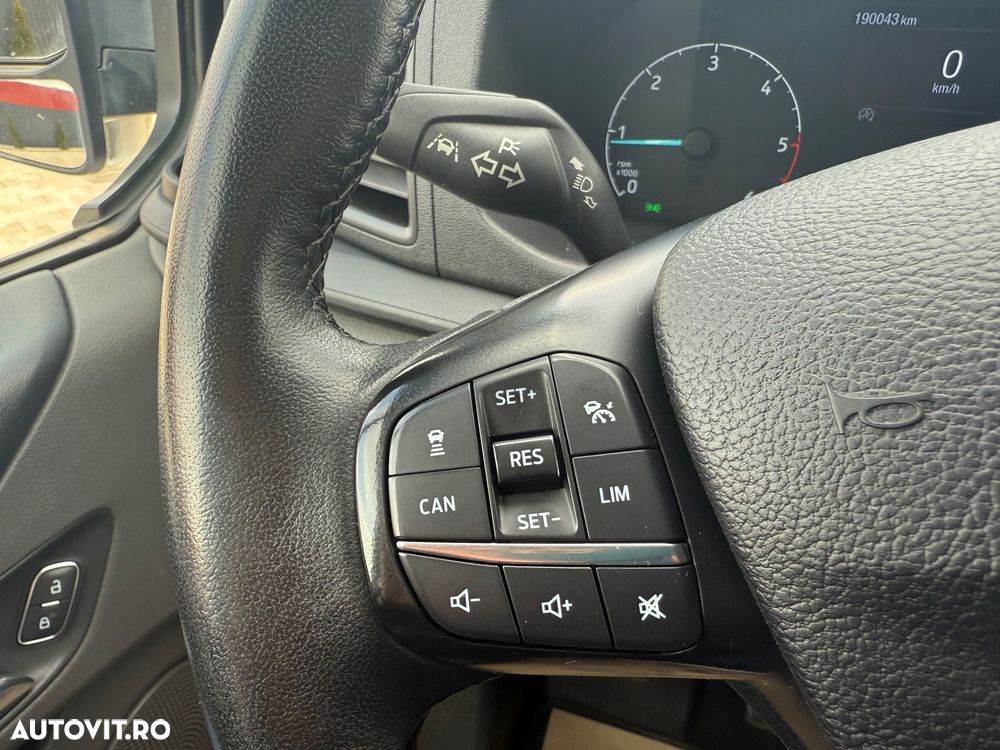 Ford TRANSIT CUSTOM - 13