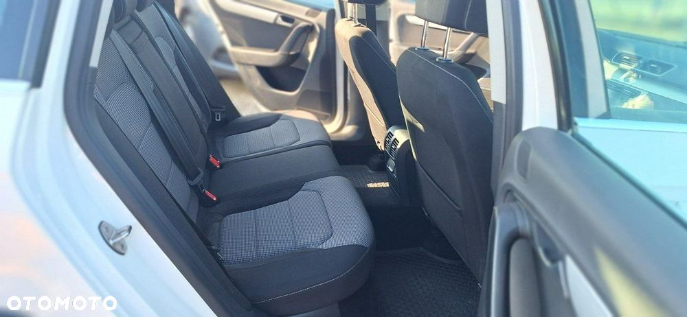 Volkswagen Passat Alltrack - 12