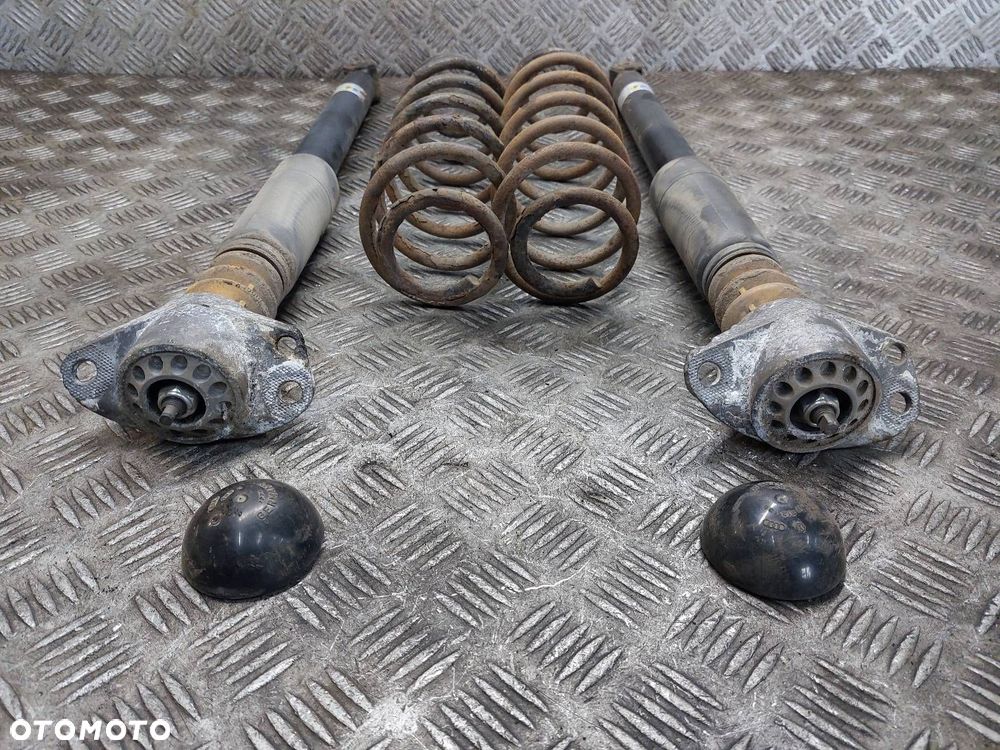 AMORTYZATORY + SPRĘŻYNY TYŁ KOMPLET VOLKSWAGEN GOLF IV HB 5D - 2