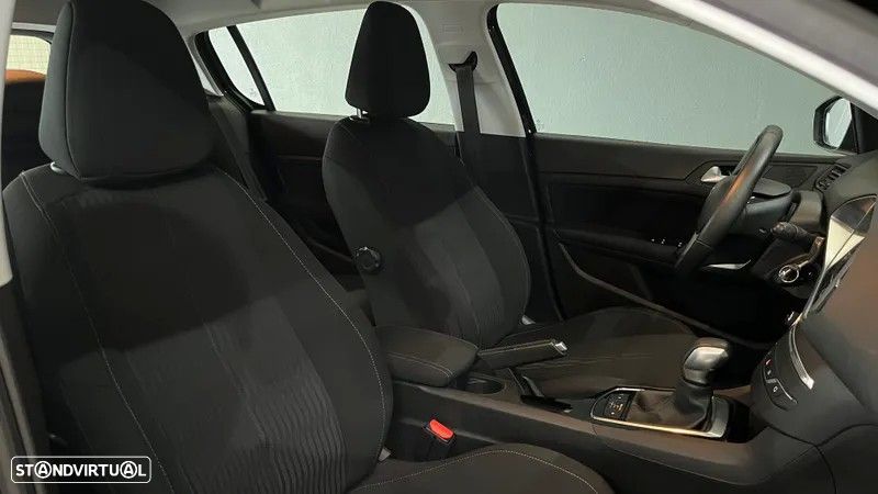 Peugeot 308 1.6 BlueHDi Allure EAT6 - 23