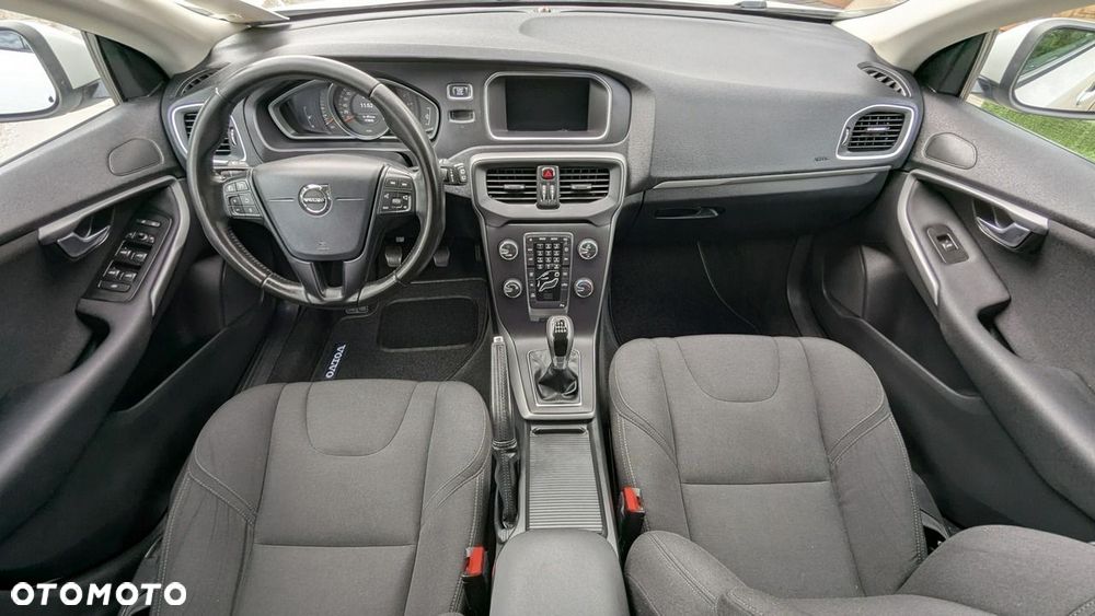 Volvo V40 - 24