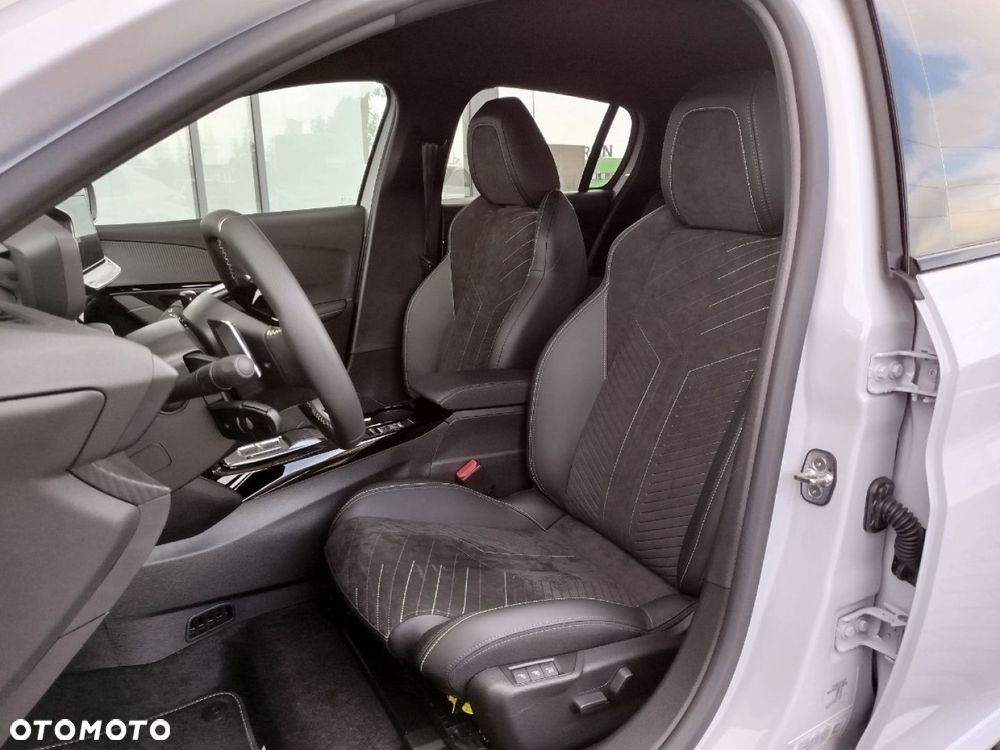Peugeot 208 - 13