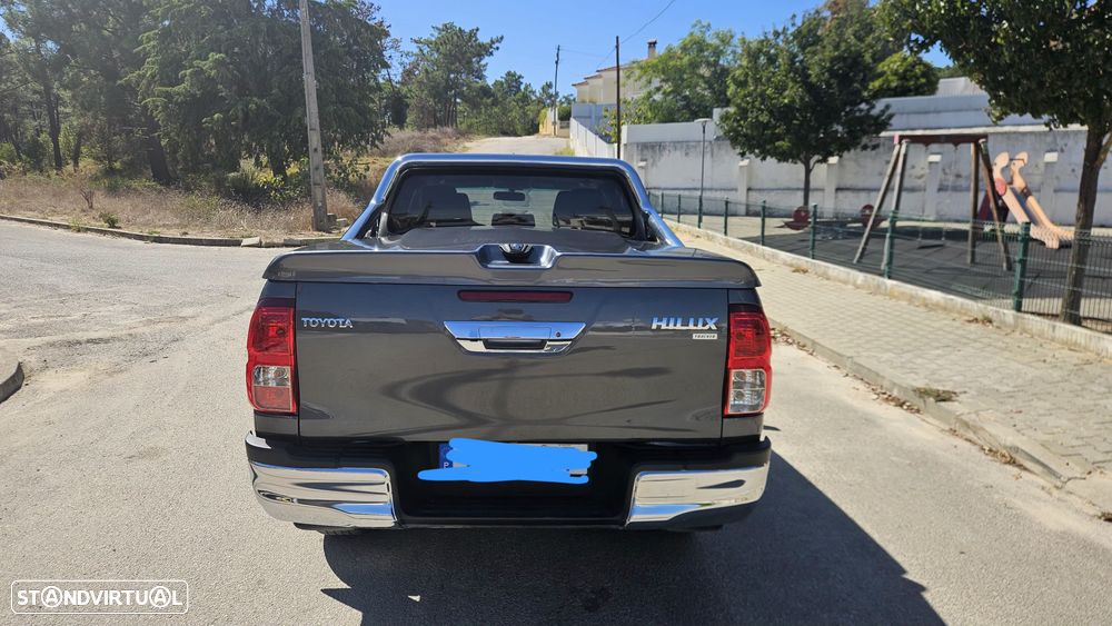 Toyota Hilux 2.4 D-4D 2WD CD Tracker - 11