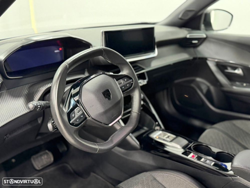 Peugeot 2008 1.2 PureTech Allure EAT8 - 6