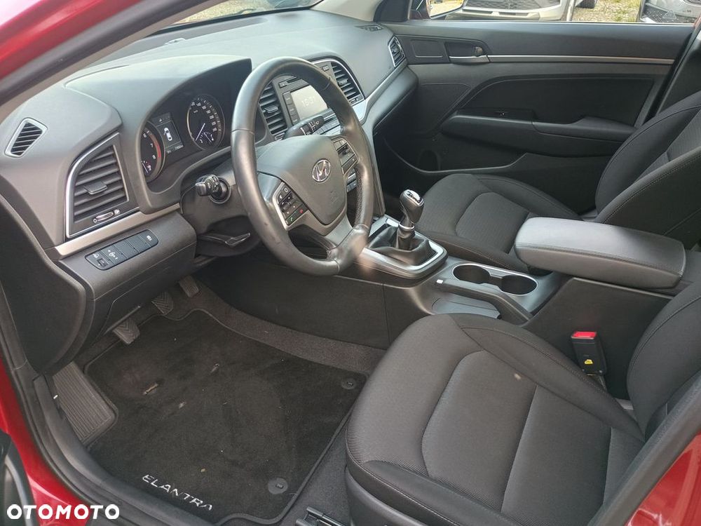 Hyundai Elantra - 10