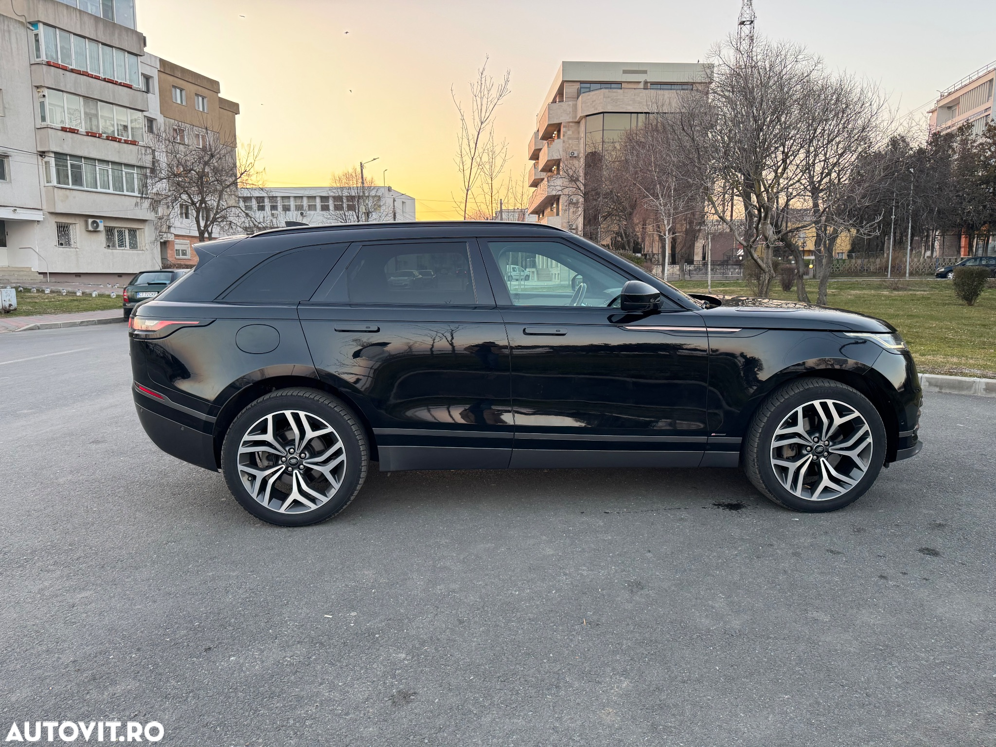 Land Rover Range Rover Velar 3.0 R-Dynamic - 4