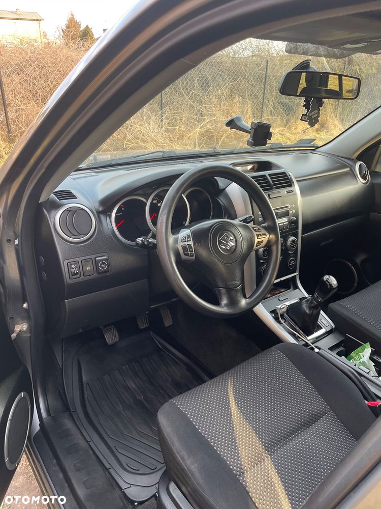 Suzuki Grand Vitara 2.0 - 6