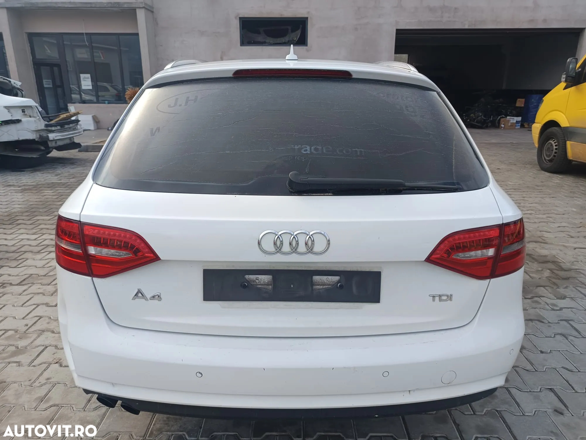 Dezmembram Audi A4 B8 Facelift 2011 2.0 diesel, Cod motor: CJCB, cutie manuala - 4