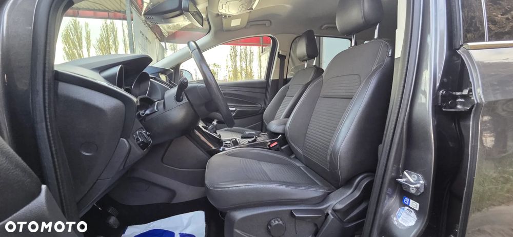 Ford Kuga 1.5 EcoBoost 2x4 Titanium - 32