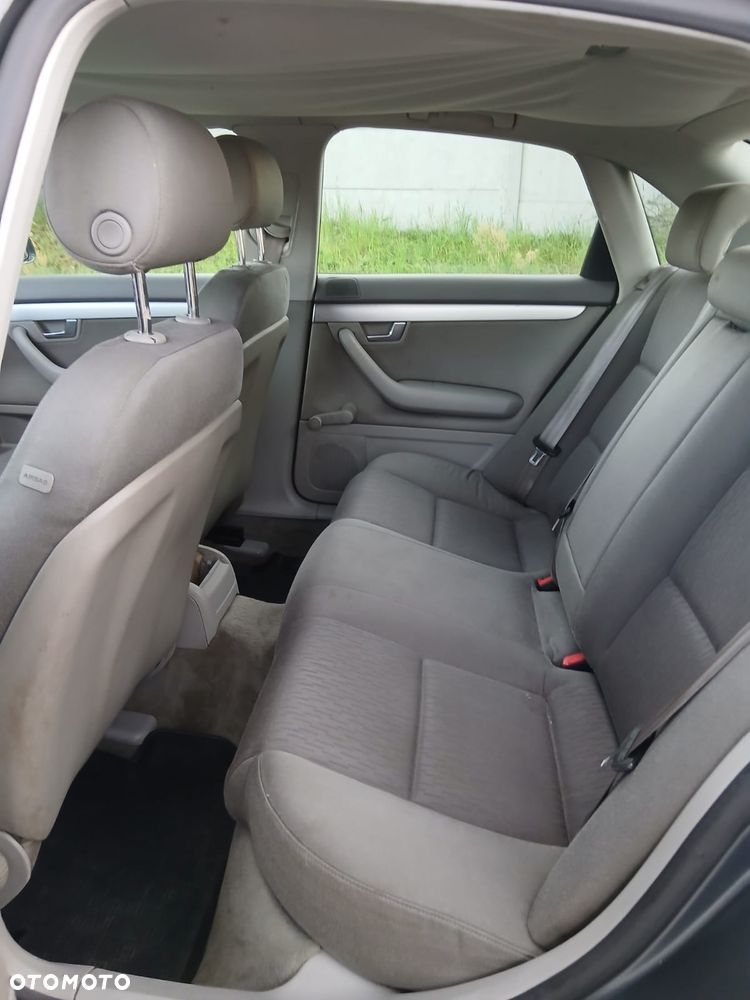 Audi A4 Limousine - 8