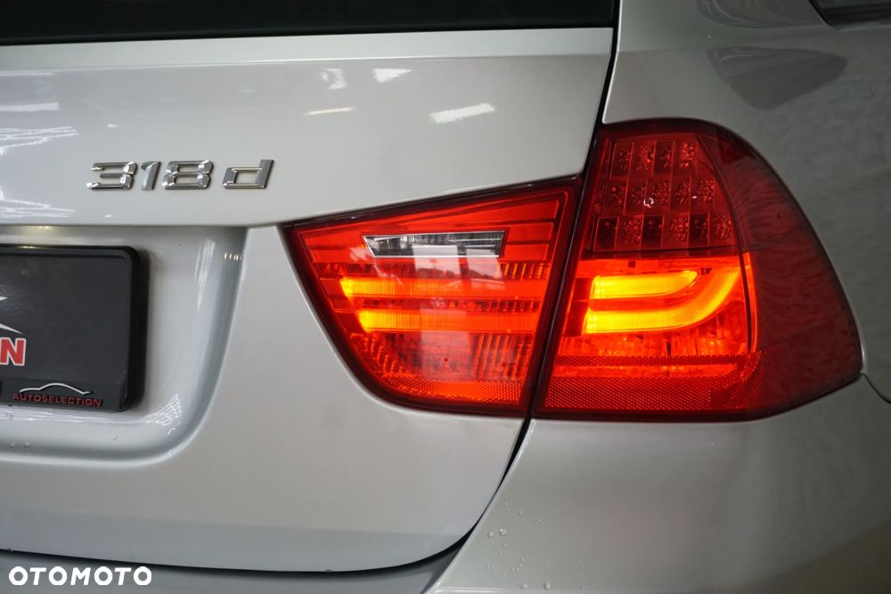 BMW Seria 3 318d - 17